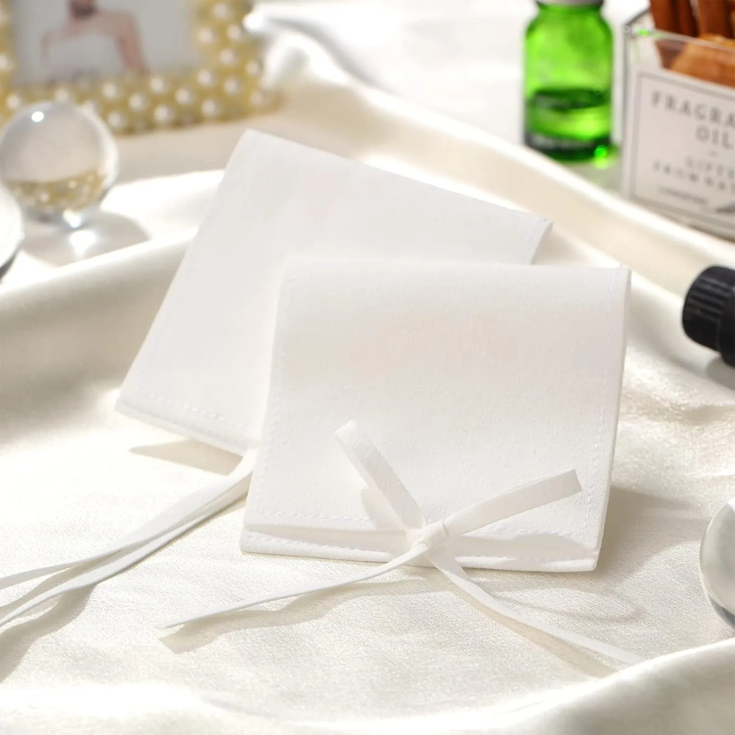 Lothee 40 Pcs Microfiber Jewelry Pouch 8x8 cm Jewelry Packaging Luxury Small Gift Bags Bow Tie Microfiber Bag for Bracelet Necklace Packaging,Envelope Style with String and Divider(White)