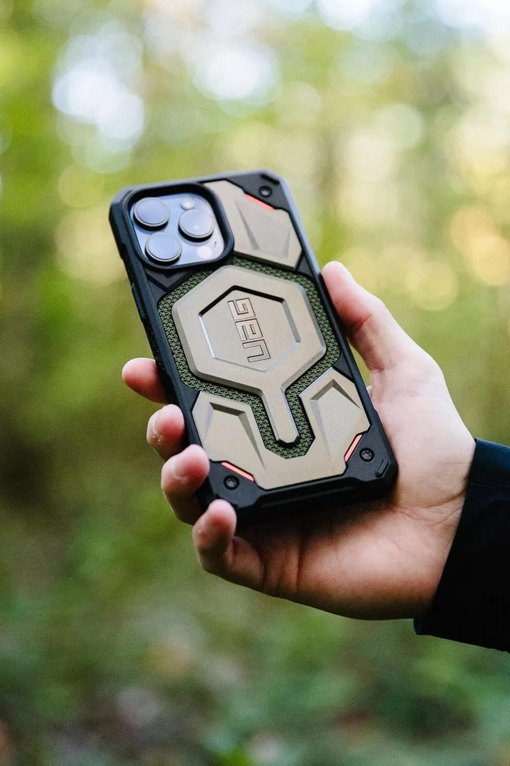 URBAN ARMOR GEAR UAG Designed for iPhone 16 Pro Max Case 6.9" Monarch Pro - Compatible with MagSafe Charging Rugged Heavy Duty Shockproof Military Grade Protective Cover, Kevlar Element Green