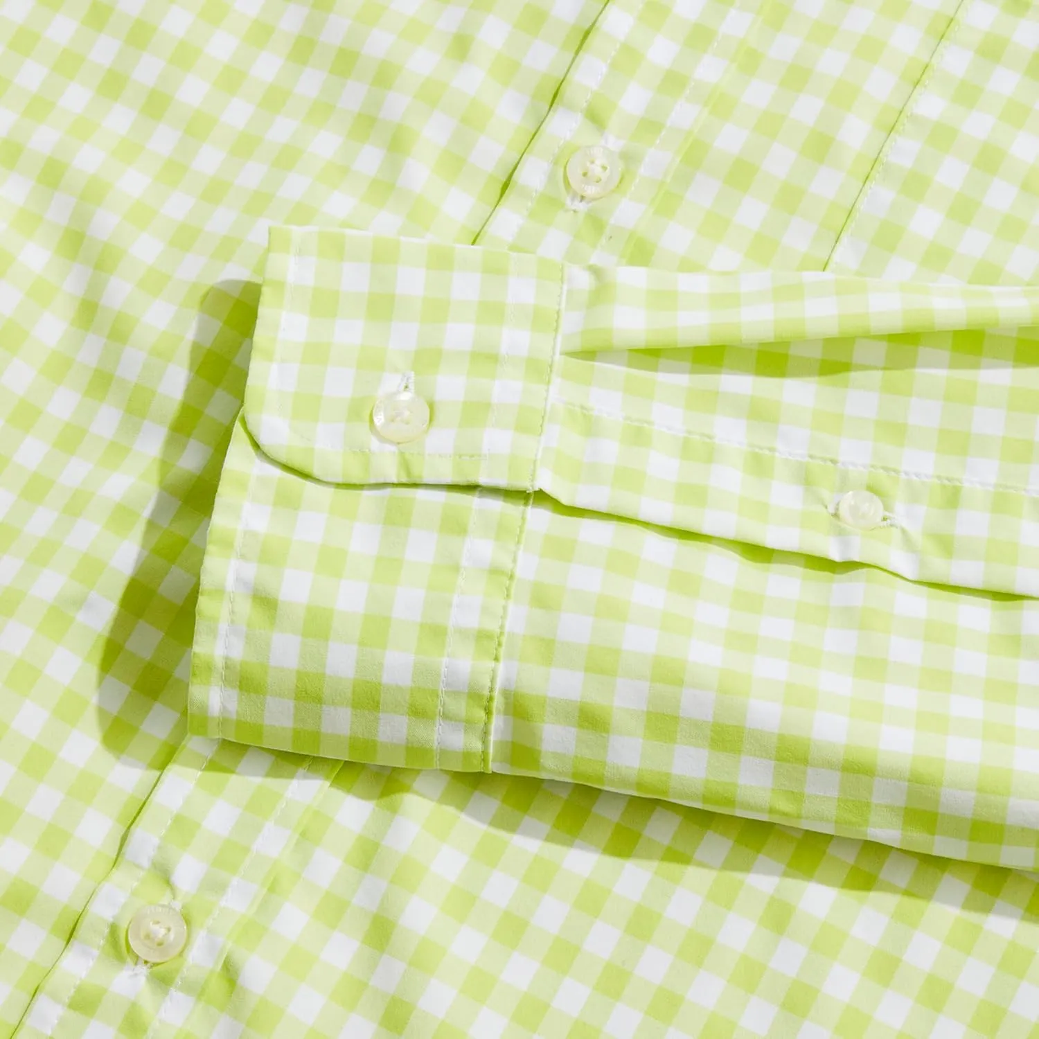 vineyard vines Men's On-The-go Nylon Gingham Shirt
